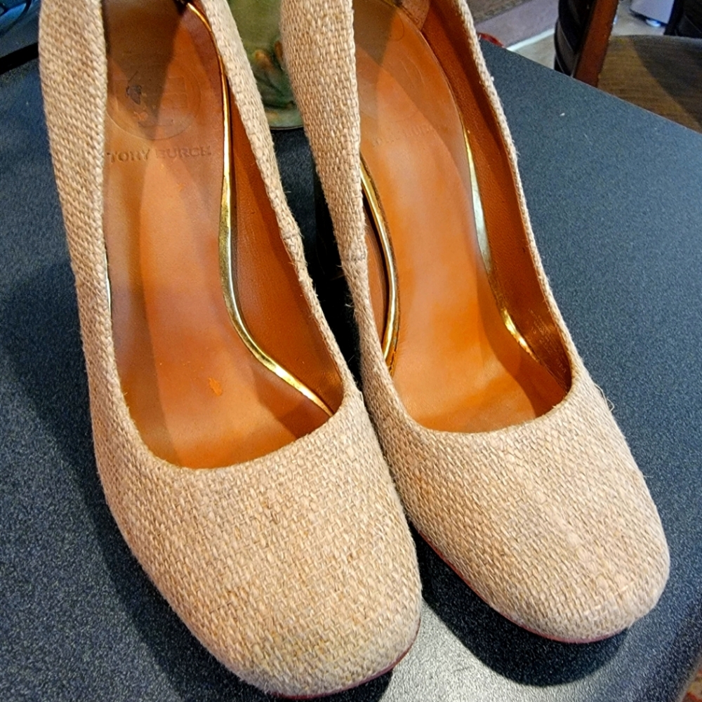 Metallic gold Madison Burlap pump by tory Burch